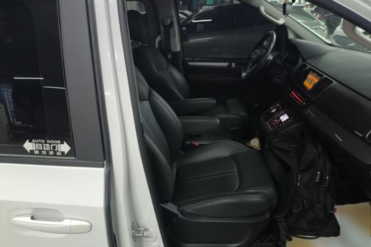 Used SAIC MAXUS G10 2022 2.0T Automatic Elite Edition Gasoline 7-Seater Right Front Seat