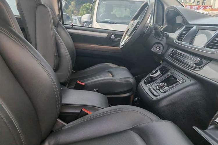 Used SAIC MAXUS G10 2022 2.0T Automatic Elite Edition Gasoline 7-Seater Right Front Seat