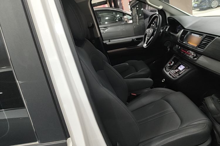 Used SAIC MAXUS G10 2022 2.0T Automatic Elite Edition Gasoline 7-Seater Right Front Seat
