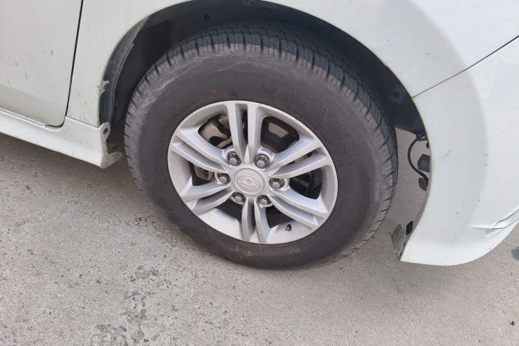 Used SAIC MAXUS G10 2022 2.0T Automatic Smart Enjoyment Version Gasoline 7 Seats Right Front Wheel Hub