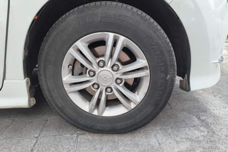 Used SAIC MAXUS G10 2022 2.0T Automatic Elite Edition Gasoline 7-Seater Right Front Wheel Hub