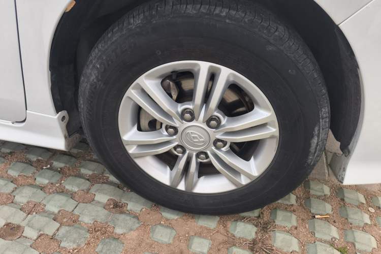 Used SAIC MAXUS G10 2022 2.0T Automatic Elite Edition Gasoline 7-Seater Right Front Wheel Hub