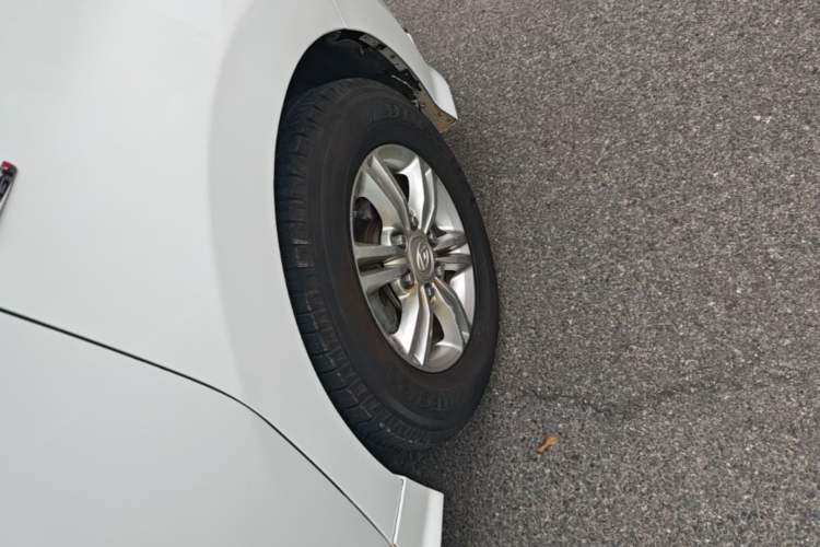 Used SAIC MAXUS G10 2022 2.0T Automatic Smart Enjoyment Version Gasoline 7 Seats Right Front Wheel Hub