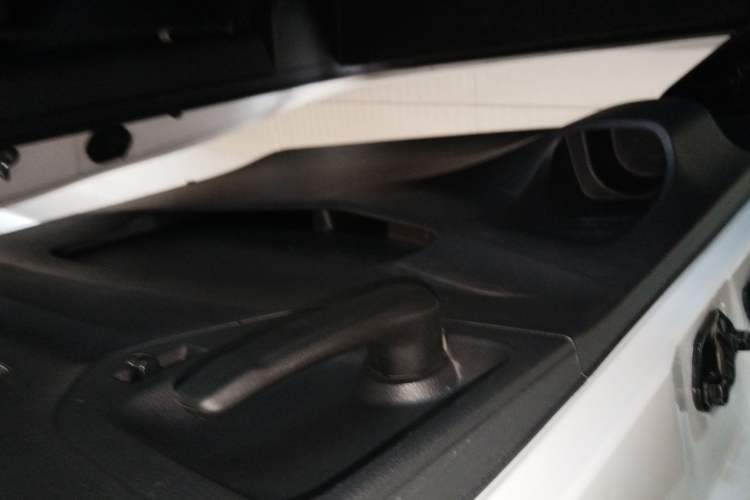 Used SAIC MAXUS G10 2022 2.0T Automatic Elite Edition Gasoline 7-Seater Right Rear Door Interior