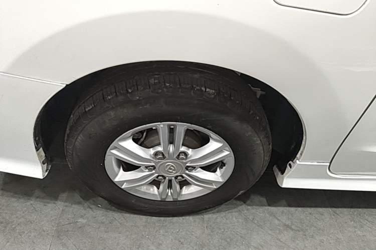 Used SAIC MAXUS G10 2022 2.0T Automatic Elite Edition Gasoline 7-Seater Right Rear Wheel Hub