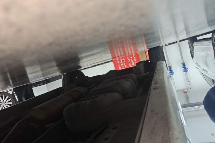 Used SAIC MAXUS G10 2022 2.0T Automatic Elite Edition Gasoline 9-Seater Right Side Sill