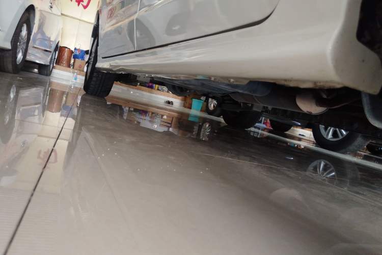 Used SAIC MAXUS G10 2022 2.0T Automatic Elite Edition Gasoline 7-Seater Right Side Sill