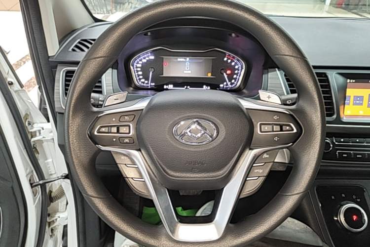 Used SAIC MAXUS G10 2022 2.0T Automatic Elite Edition Gasoline 7-Seater Steering Wheel
