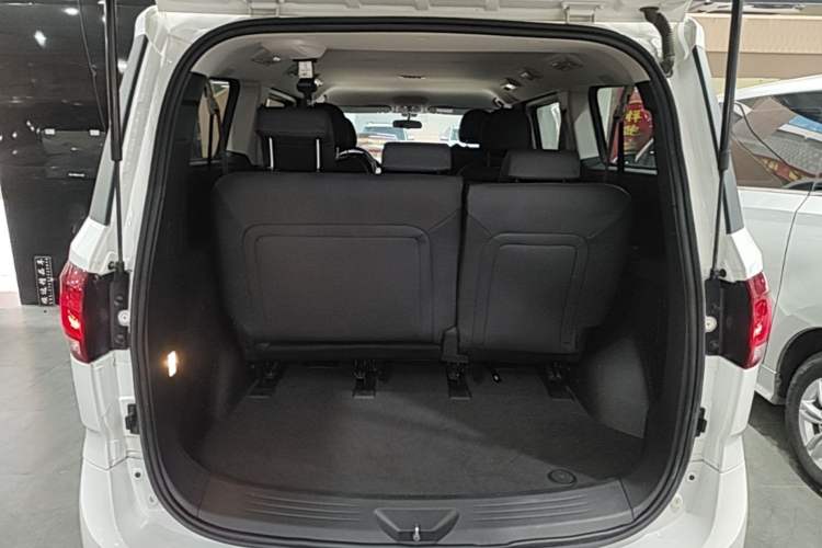 Used SAIC MAXUS G10 2022 2.0T Automatic Elite Edition Gasoline 7-Seater Trunk