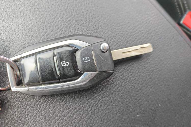 Used SAIC MAXUS G10 2022 2.0T Automatic Elite Edition Gasoline 7-Seater Vehicle Key