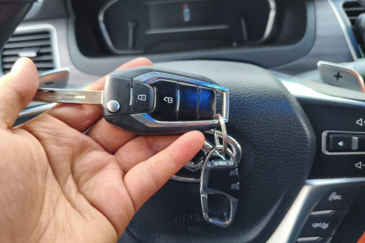 Used SAIC MAXUS G10 2022 2.0T Automatic Elite Edition Gasoline 7-Seater Vehicle Key