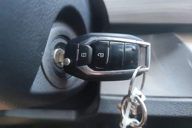 Used SAIC MAXUS G10 2022 2.0T Automatic Elite Edition Gasoline 7-Seater Vehicle Key