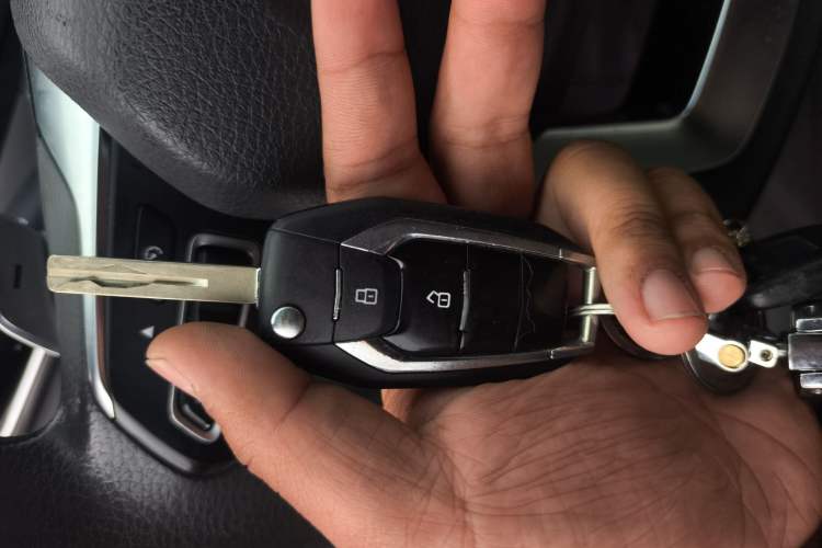 Used SAIC MAXUS G10 2022 2.0T Automatic Elite Edition Gasoline 7-Seater Vehicle Key