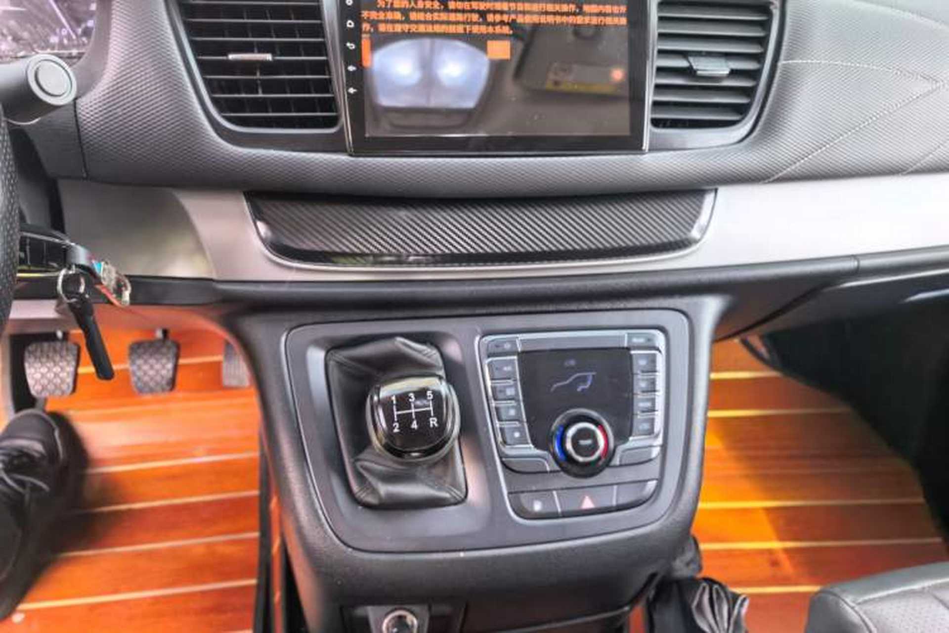 Used SAIC MAXUS G10 2023 2.0L Manual Multi-Function Version Gasoline 7 Seats Audio And AC Panel