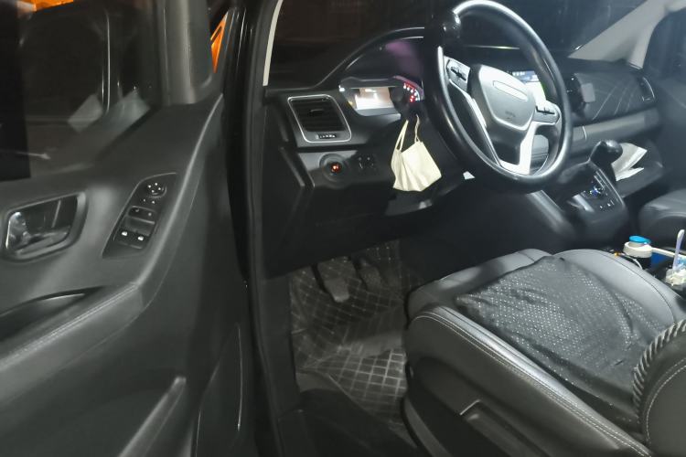 Used SAIC MAXUS G10 2023 Facelift 2.0L Manual Multi-Function Version Gasoline 7-Seater Driver Seat