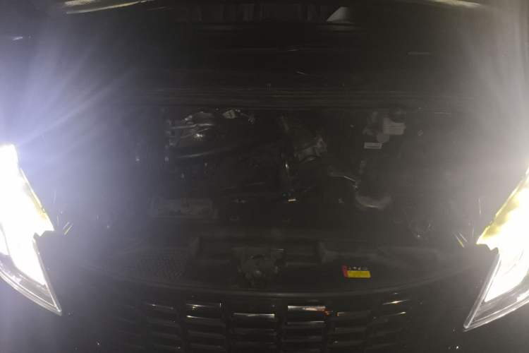 Used SAIC MAXUS G10 2023 Facelift 2.0L Manual Multi-Function Version Gasoline 7-Seater Engine Bay