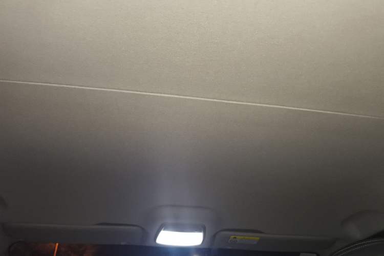 Used SAIC MAXUS G10 2023 Facelift 2.0L Manual Multi-Function Version Gasoline 7-Seater Headliner