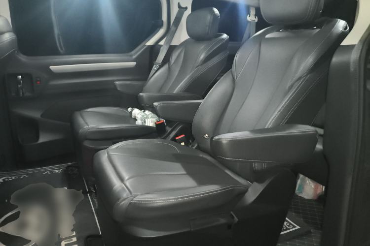 Used SAIC MAXUS G10 2023 Facelift 2.0L Manual Multi-Function Version Gasoline 7-Seater Left Rear Seat