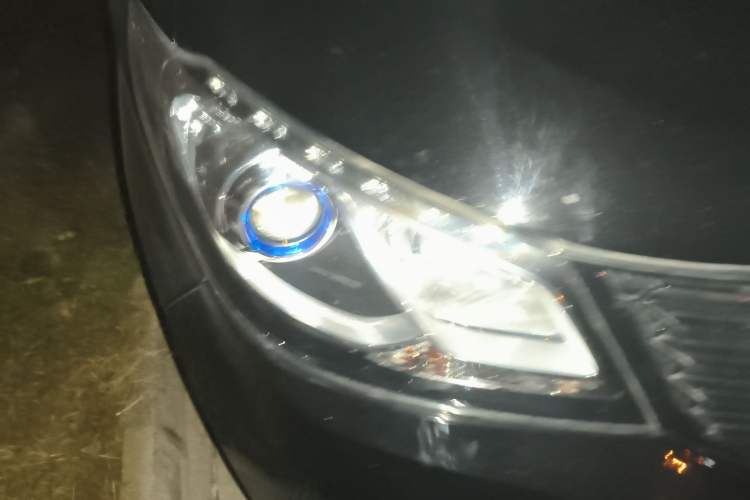 Used SAIC MAXUS G10 2023 Facelift 2.0L Manual Multi-Function Version Gasoline 7-Seater Right Front Headlight