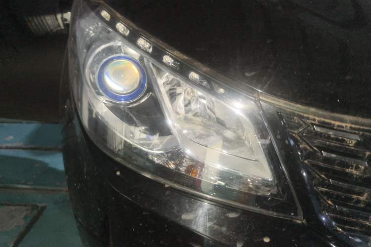 Used SAIC MAXUS G10 2023 2.0L Manual Multi-Function Version Gasoline 7 Seats Right Front Headlight
