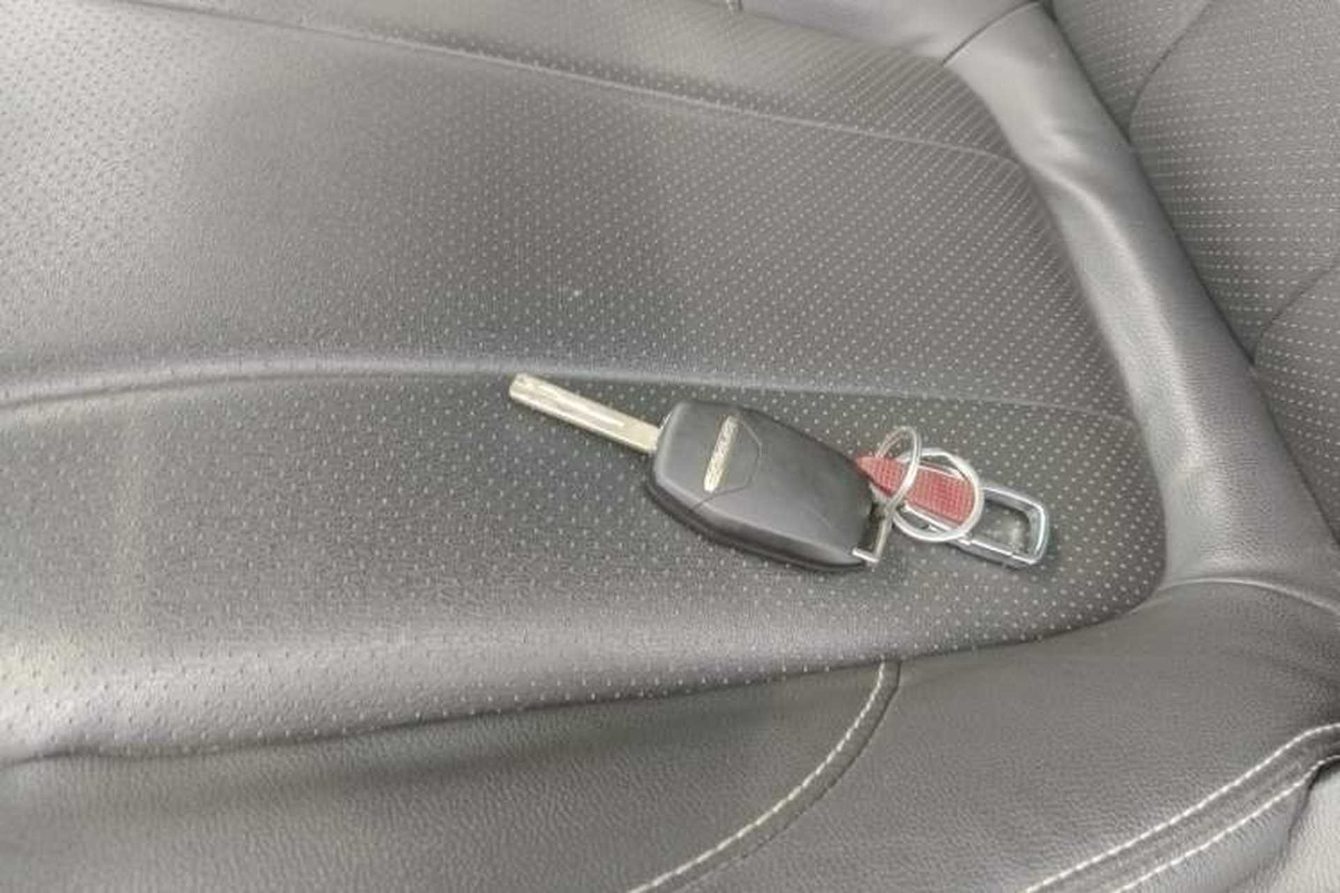 Used SAIC MAXUS G10 2023 2.0T Manual Multi-Function Version Diesel 7 Seats Vehicle Key