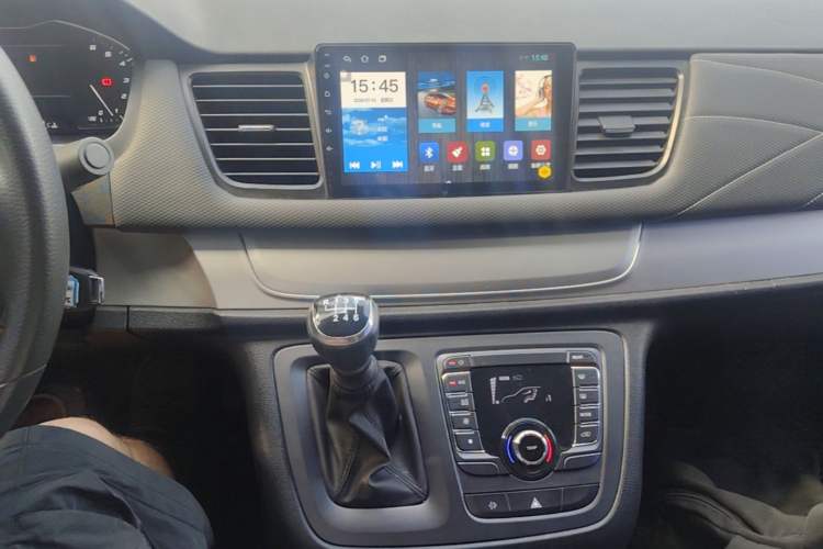 Used SAIC MAXUS G10 2023 2.0T Manual Multi-Function Version Diesel 7/8/9 Seats Audio And AC Panel