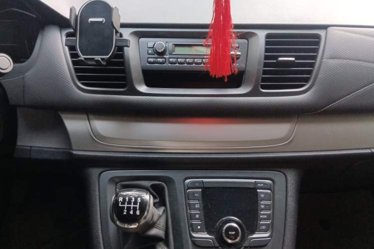 Used SAIC MAXUS G10 2023 2.0T Manual Multi-Function Version Diesel 7 Seats Audio And AC Panel