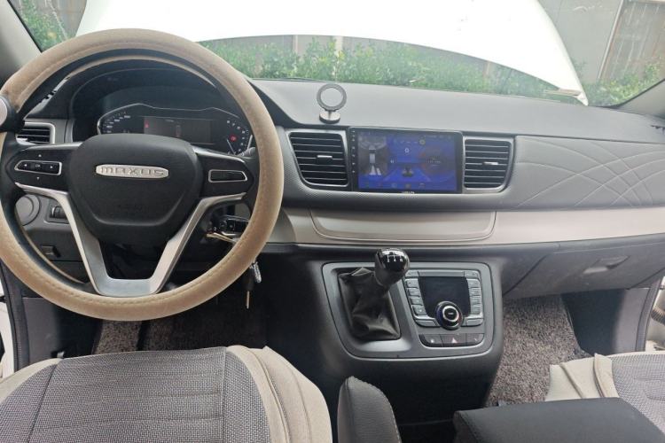 Used SAIC MAXUS G10 2023 2.0L Manual Multi-Function Version Gasoline 7 Seats Center Console
