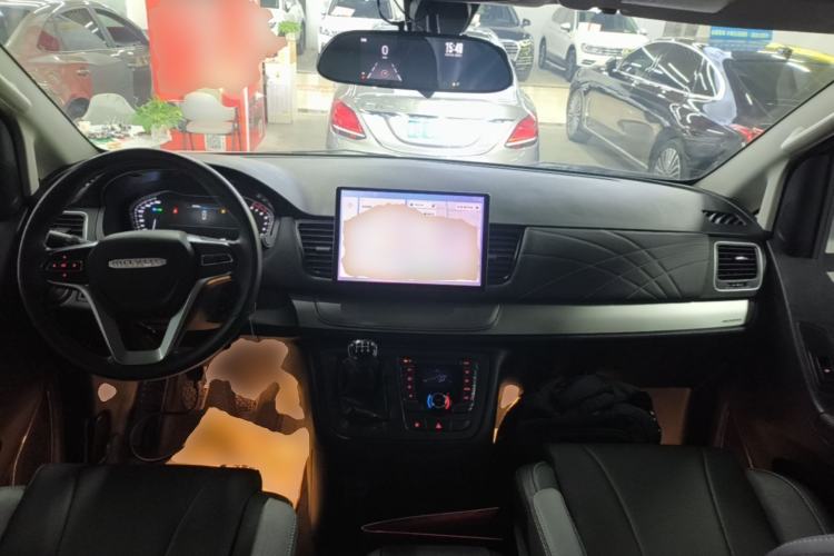 Used SAIC MAXUS G10 2023 Facelift 2.0L Manual Multi-Function Version Gasoline 7-Seater Center Console
