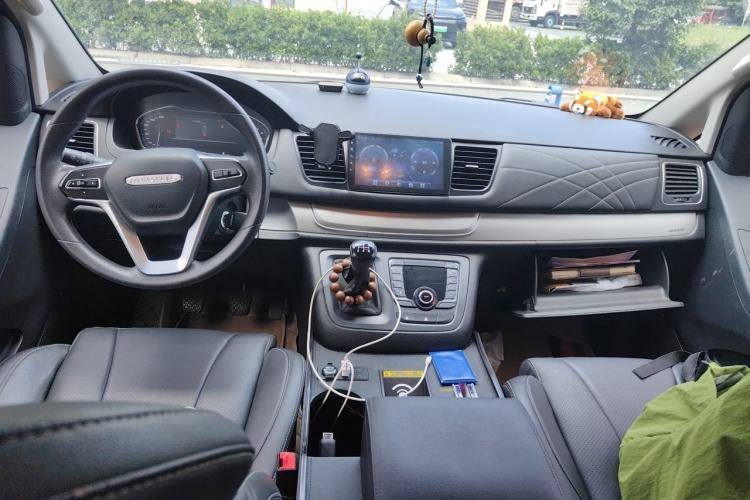Used SAIC MAXUS G10 2023 Facelift 2.0L Manual Multi-Function Version Gasoline 7-Seater Center Console