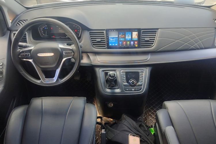 Used SAIC MAXUS G10 2023 2.0T Manual Multi-Function Version Diesel 7/8/9 Seats Center Console