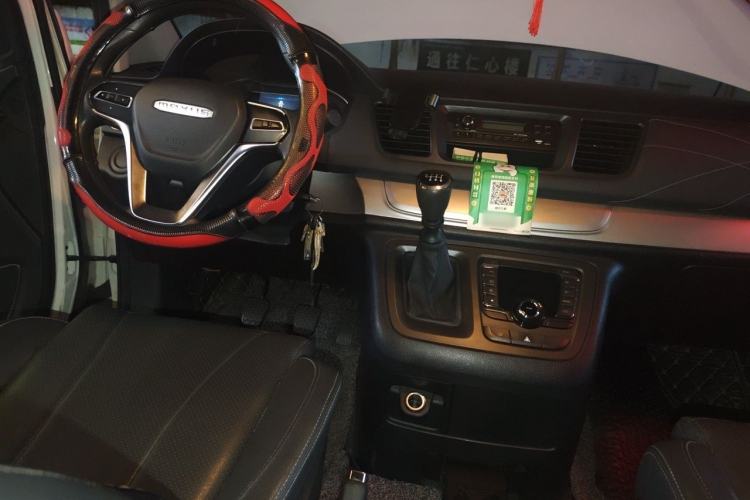 Used SAIC MAXUS G10 2023 2.0T Manual Multi-Function Version Diesel 7/8/9 Seats Center Console