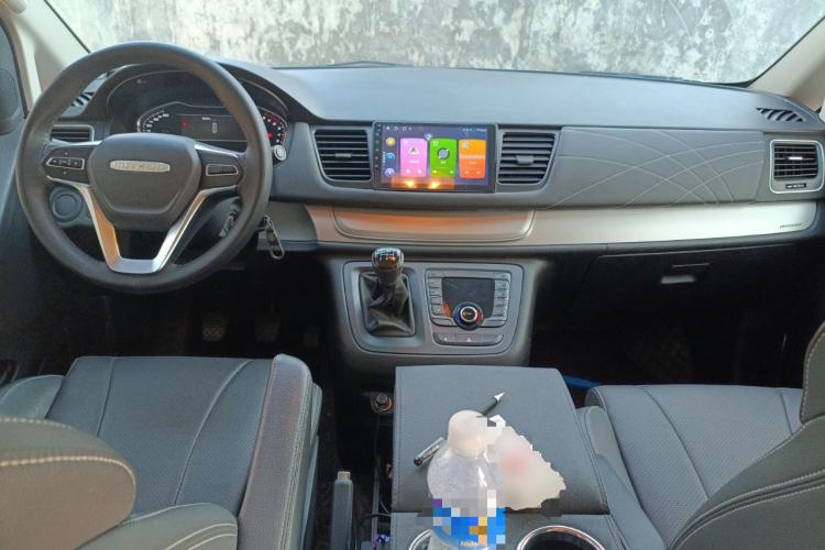 Used SAIC MAXUS G10 2023 2.0L Manual Multi-Function Version Gasoline 7 Seats Center Console