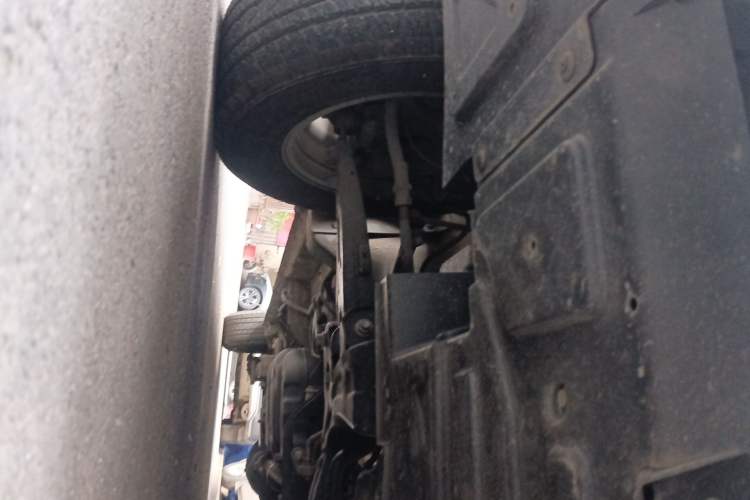Used SAIC MAXUS G10 2023 2.0T Manual Multi-Function Version Diesel 7 Seats Chassis Front Right