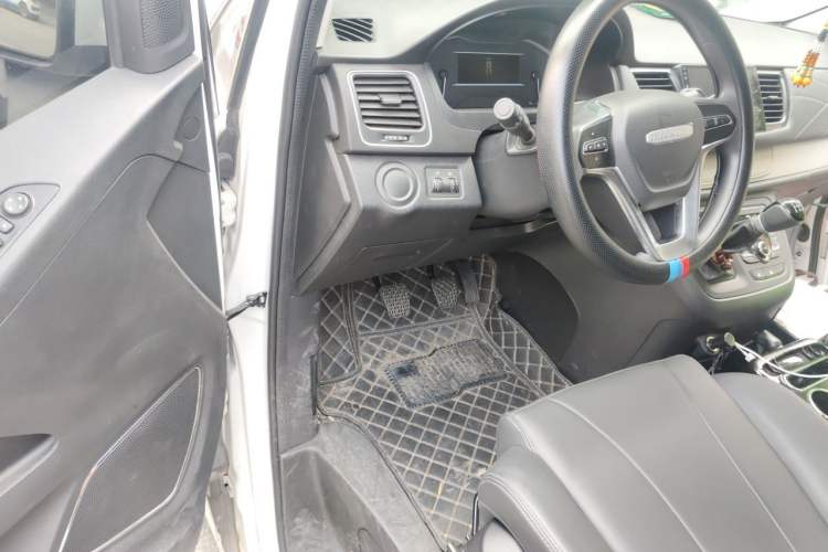 Used SAIC MAXUS G10 2023 2.0L Manual Multi-Function Version Gasoline 7 Seats Driver Seat
