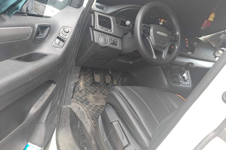 Used SAIC MAXUS G10 2023 2.0L Manual Multi-Function Version Gasoline 7 Seats Driver Seat
