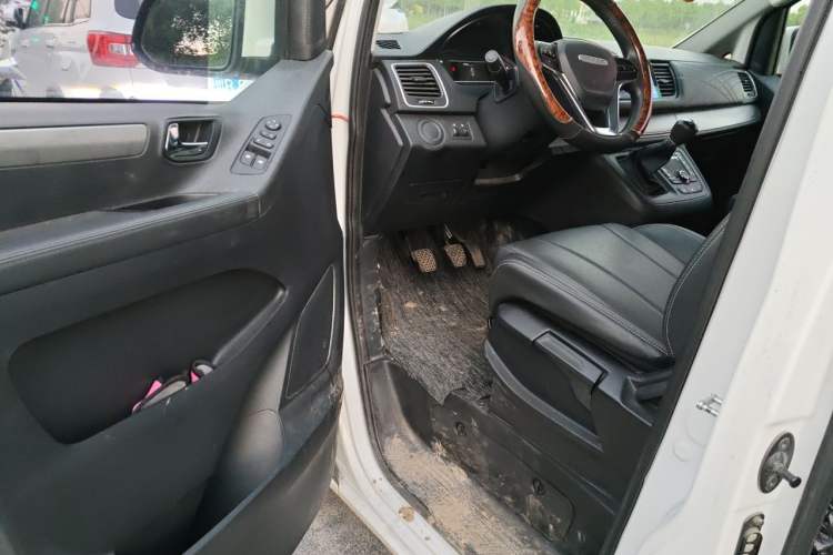 Used SAIC MAXUS G10 2023 2.0L Manual Multi-Function Version Gasoline 7 Seats Driver Seat