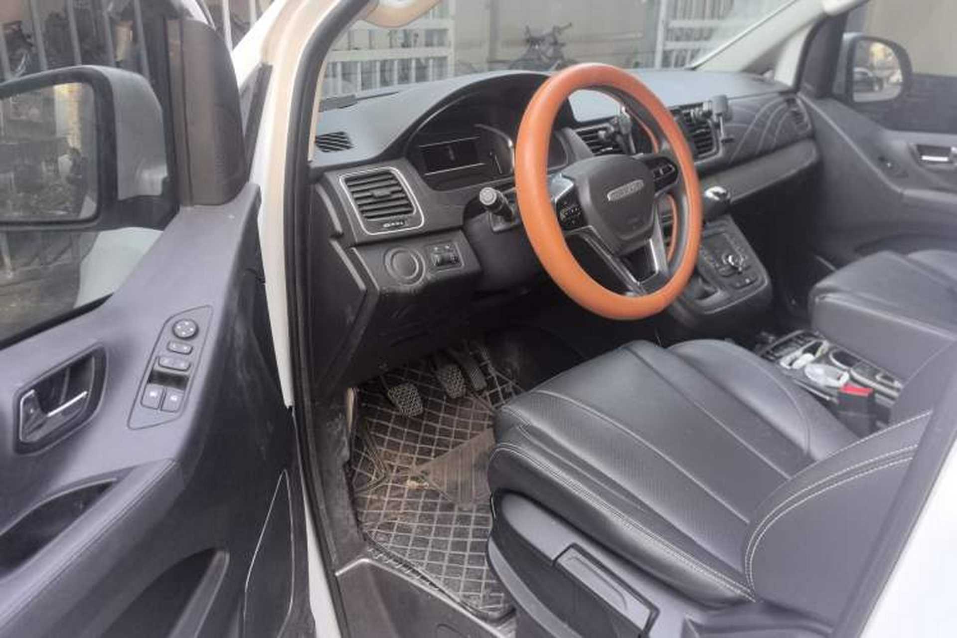Used SAIC MAXUS G10 2023 2.0T Manual Multi-Function Version Diesel 7/8/9 Seats Driver Seat