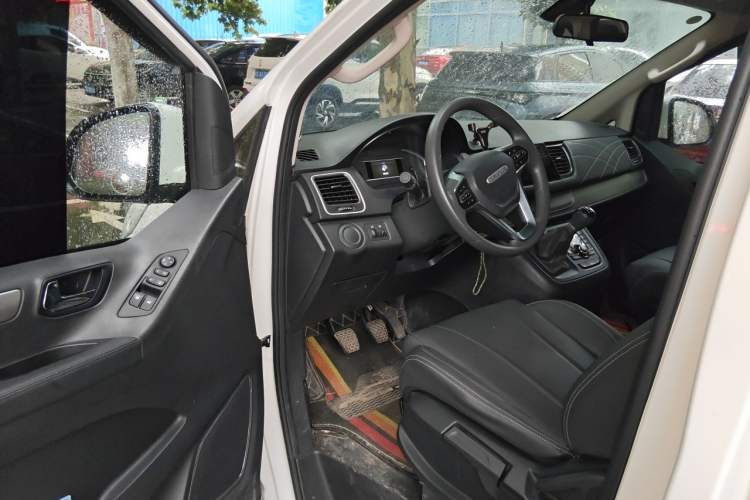 Used SAIC MAXUS G10 2023 2.0L Manual Multi-Function Version Gasoline 7 Seats Driver Seat