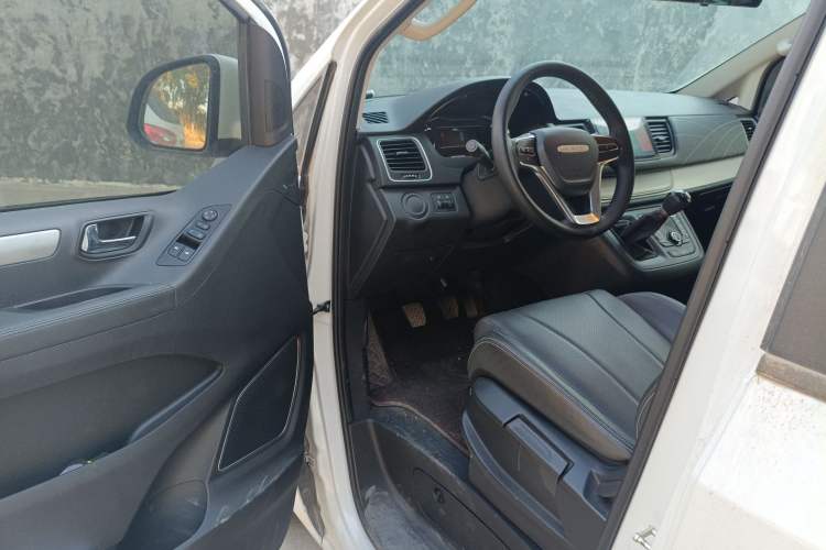 Used SAIC MAXUS G10 2023 2.0L Manual Multi-Function Version Gasoline 7 Seats Driver Seat