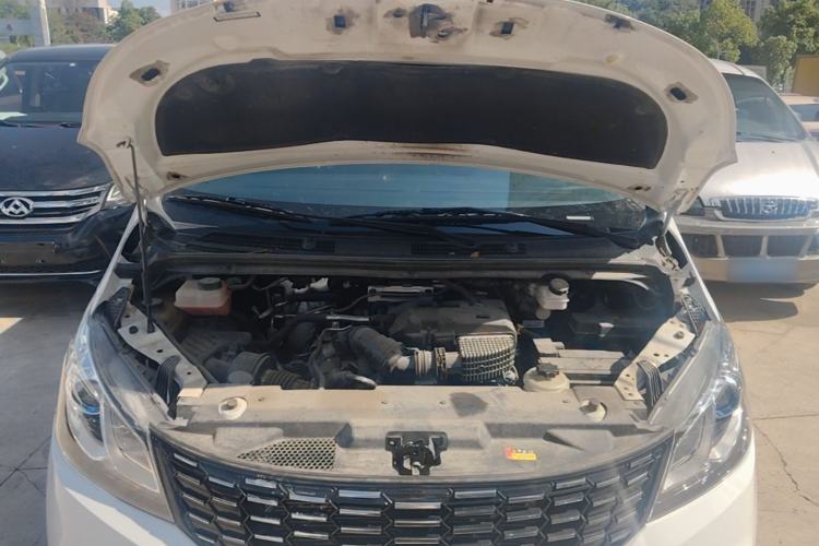 Used SAIC MAXUS G10 2023 2.0T Manual Multi-Function Version Diesel 7/8/9 Seats Engine Bay