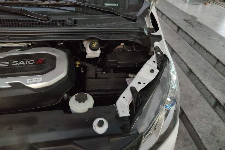 Used SAIC MAXUS G10 2023 2.0T Manual Multi-Function Version Diesel 7/8/9 Seats Engine Bay Left