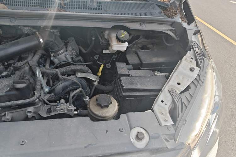 Used SAIC MAXUS G10 2023 2.0L Manual Multi-Function Version Gasoline 7 Seats Engine Bay Left