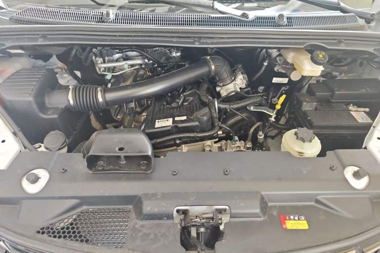 Used SAIC MAXUS G10 2023 Facelift 2.0L Manual Multi-Function Version Gasoline 7-Seater Engine Bay