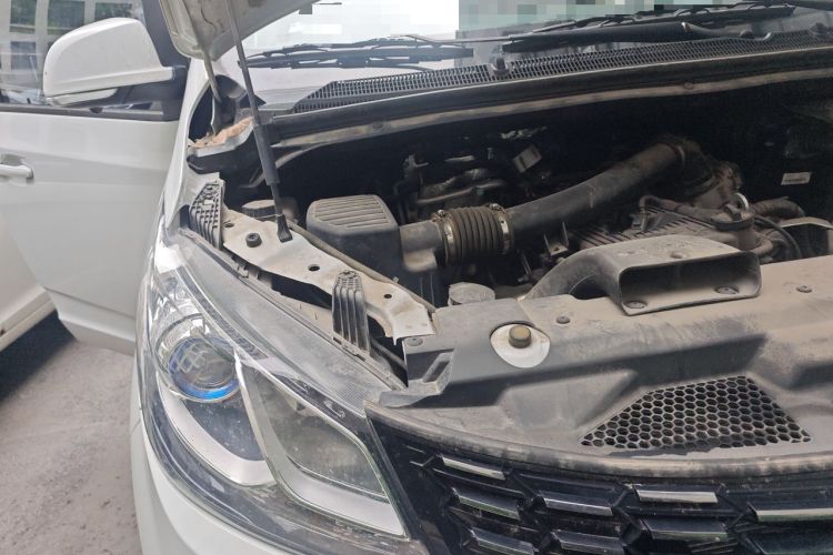 Used SAIC MAXUS G10 2023 2.0L Manual Multi-Function Version Gasoline 7 Seats Engine Bay Right