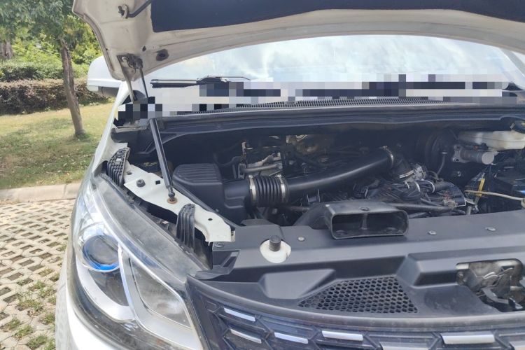 Used SAIC MAXUS G10 2023 Facelift 2.0L Manual Multi-Function Version Gasoline 7-Seater Engine Bay Right