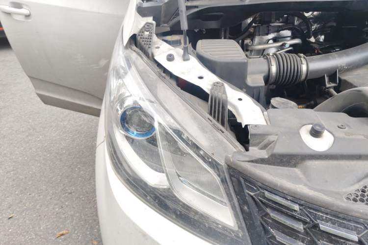 Used SAIC MAXUS G10 2023 2.0L Manual Multi-Function Version Gasoline 7 Seats Engine Bay Right