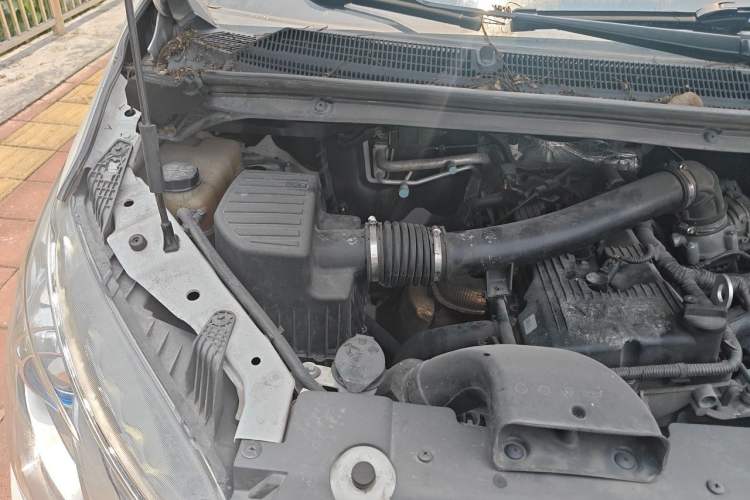 Used SAIC MAXUS G10 2023 2.0L Manual Multi-Function Version Gasoline 7 Seats Engine Bay Right