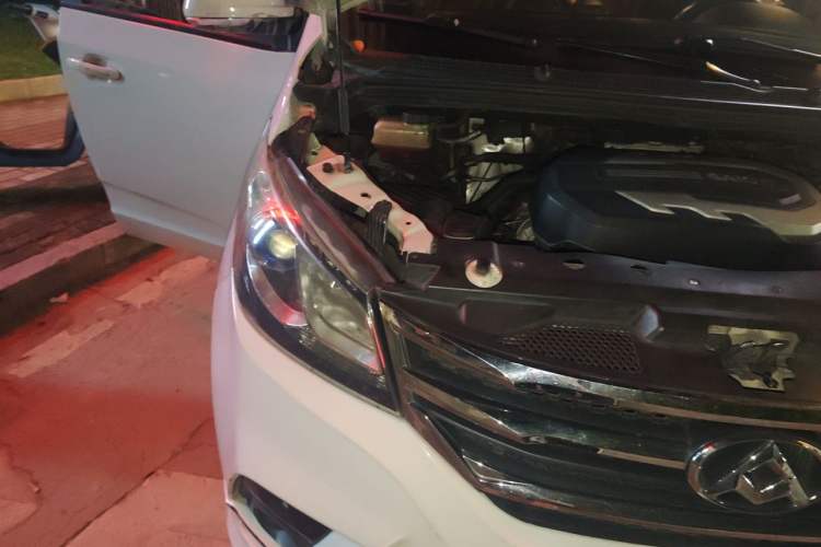 Used SAIC MAXUS G10 2023 2.0T Manual Multi-Function Version Diesel 7/8/9 Seats Engine Bay Right