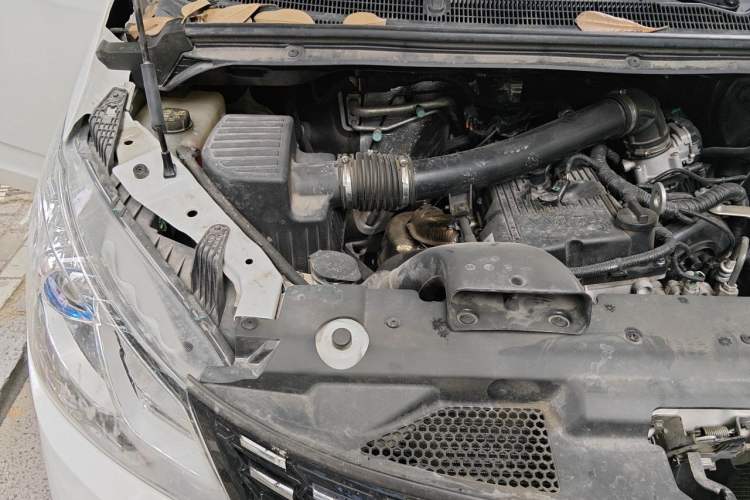 Used SAIC MAXUS G10 2023 2.0L Manual Multi-Function Version Gasoline 7 Seats Engine Bay Right